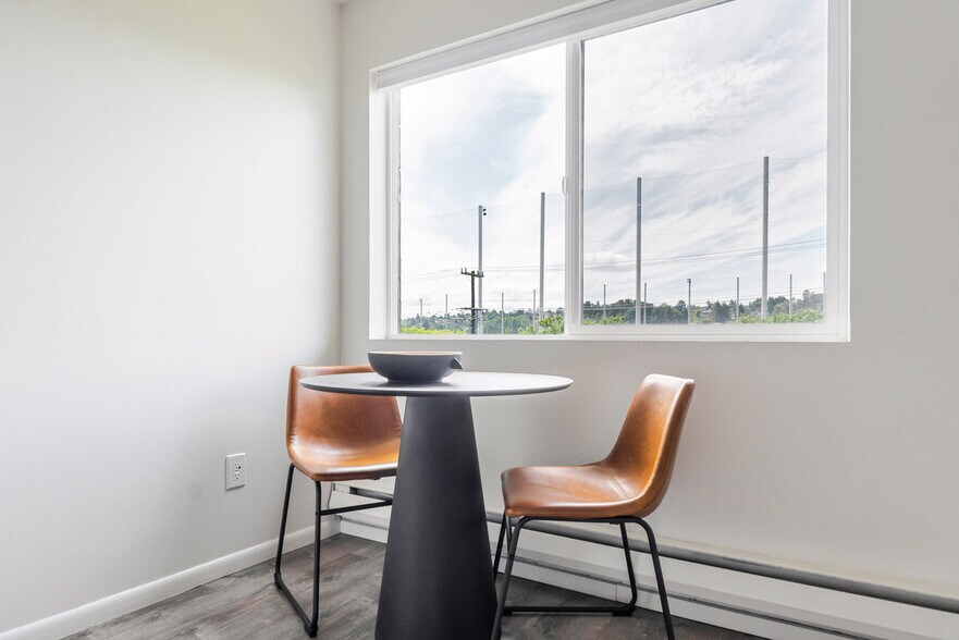 Building Photo - 2850 15th Ave W