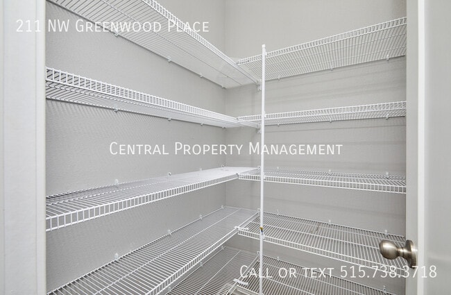 Building Photo - 211 NW Greenwood Pl