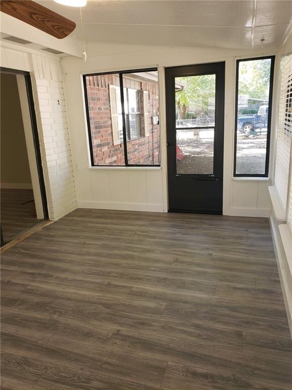 Building Photo - 4106 Watkins Ave