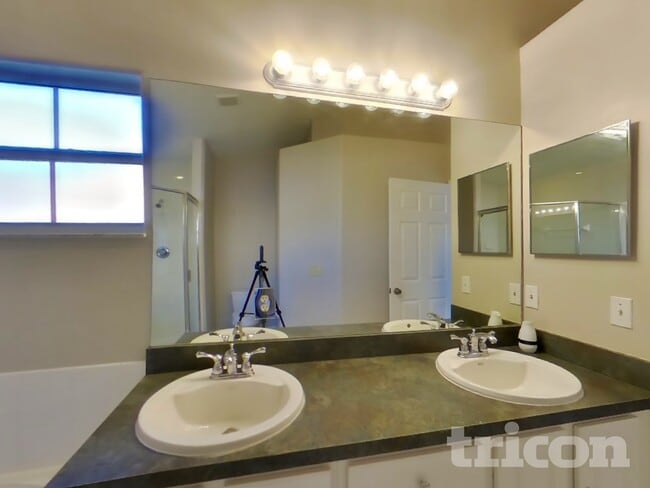 Building Photo - 2342 Sweetwater Blvd