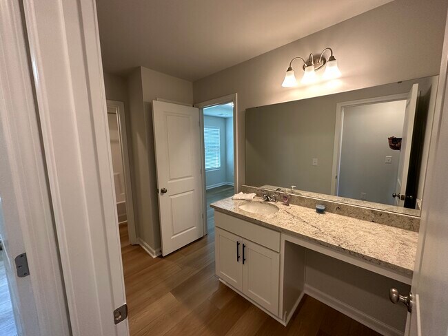 Main Bathroom - 7262 Heirloom Ln