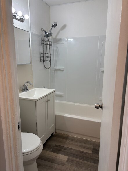 Building Photo - 4264 Hickory Ln
