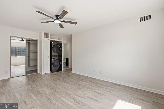 Building Photo - 5340 Holmes Run Pkwy