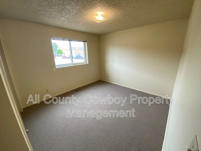 Building Photo - 1314 E Gibbon St