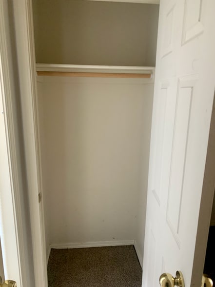 Building Photo - 104 S Yellowstone Ave