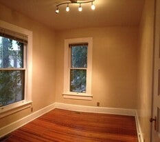 Building Photo - 616 SE 3rd St