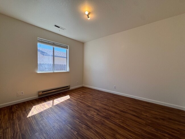 Building Photo - 695 Cameron Way