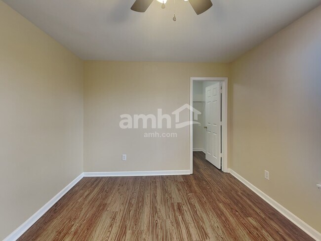 Building Photo - 38 E Flat Rock Dr