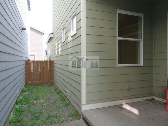 Building Photo - Stunning 3 bd House located in a Gated Community of Puyallup!