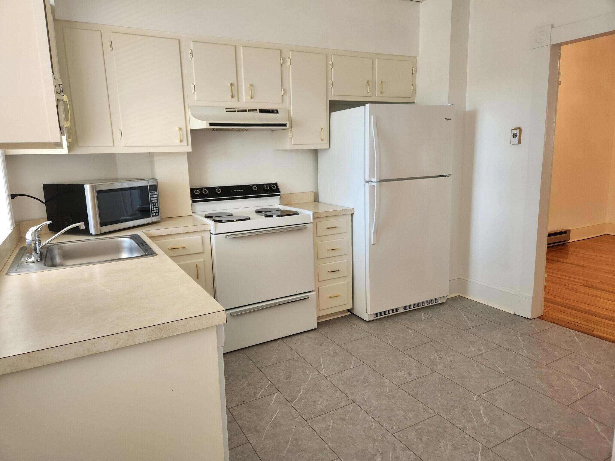 Building Photo - 125 Peyton St