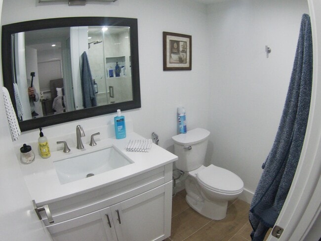 Building Photo - 541 Normandy L