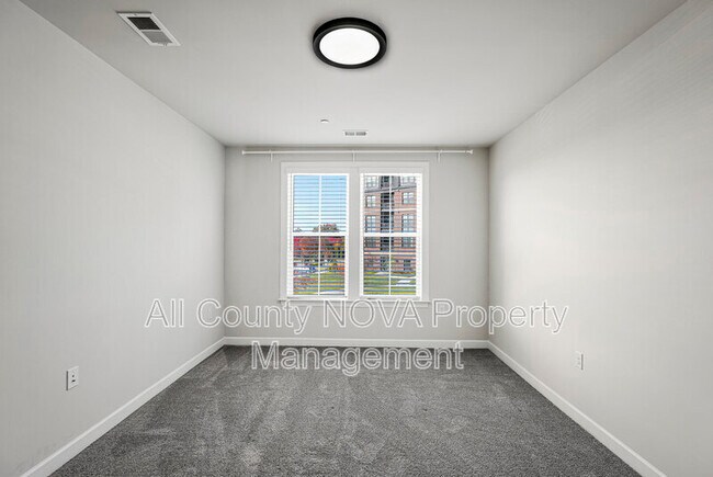 Building Photo - 3927 Fair Ridge Dr