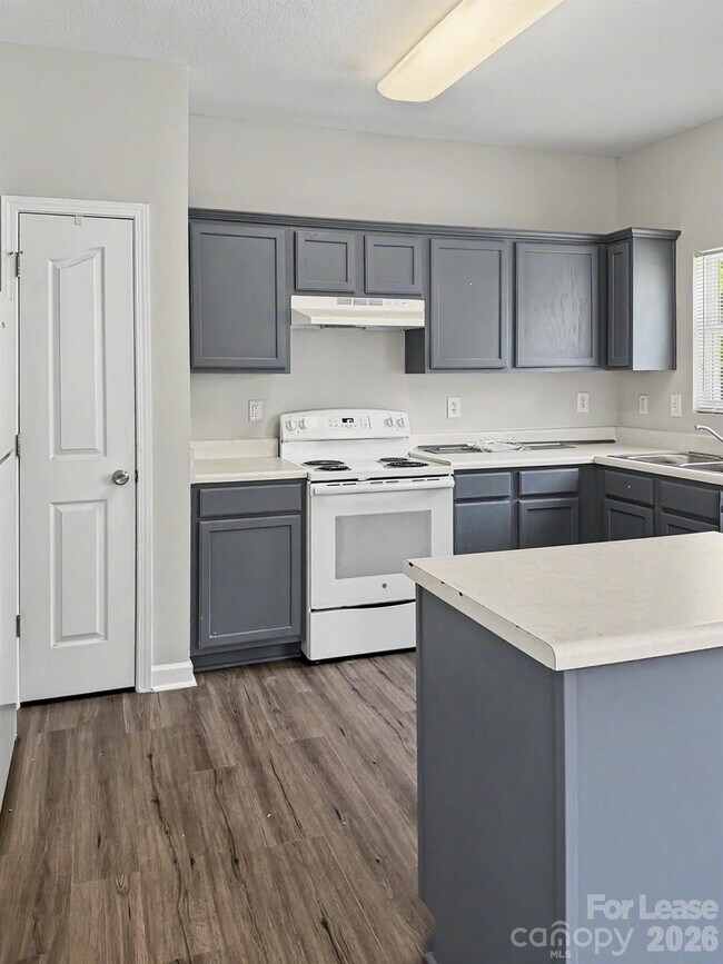 Building Photo - 2717 Forest Grove Ct