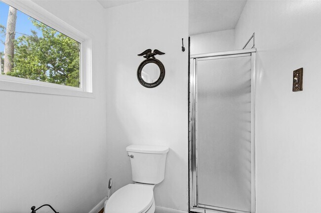 Building Photo - 628 Bullfrog Ln