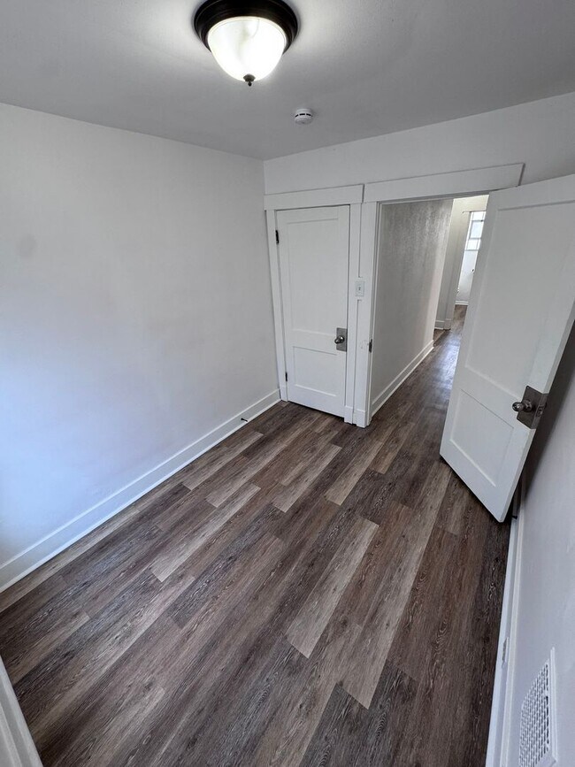Building Photo - Gorgeous Fully Renovated 4-Bed 1-Bath House In Christy Park!!!