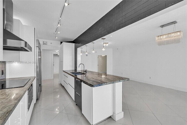 Building Photo - 9559 Collins Ave