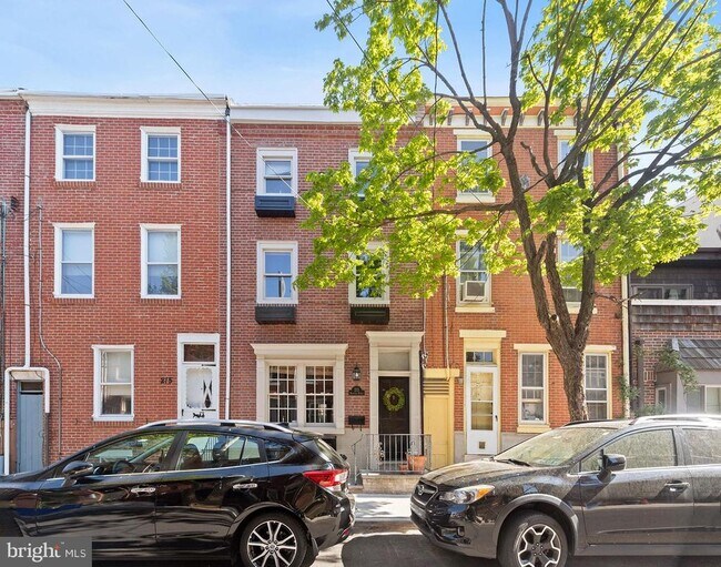 Building Photo - 213 Montrose St