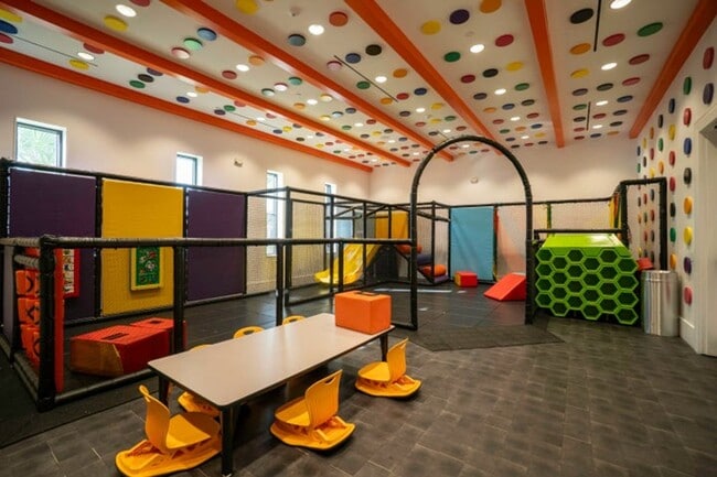 Building Photo - 17081 Five Waters Ave