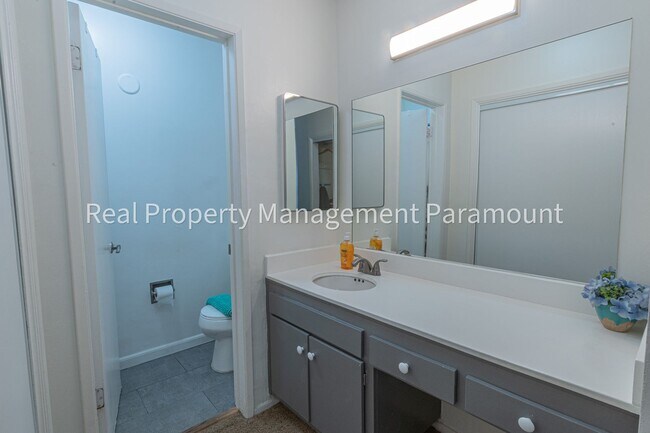 Building Photo - Amazing 2 bed 2 bath