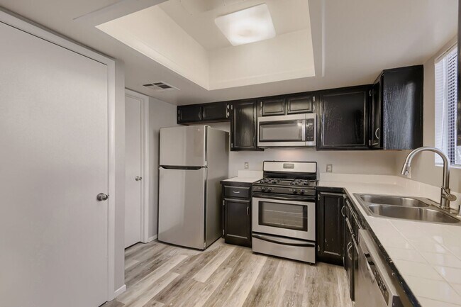 Building Photo - Townhome for Rent