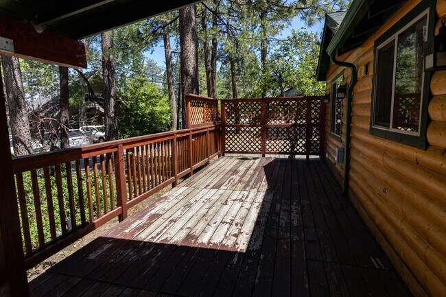 Building Photo - Comfy Getaway on Temple Ln.