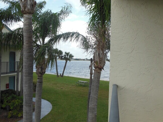 Building Photo - ONE BEDROOM ONE BATHROOM!! Waterfront Comm...