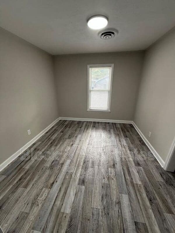 Building Photo - 325 Rich Ave