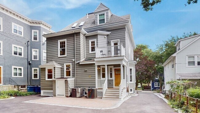 Building Photo - 102 Thurston St