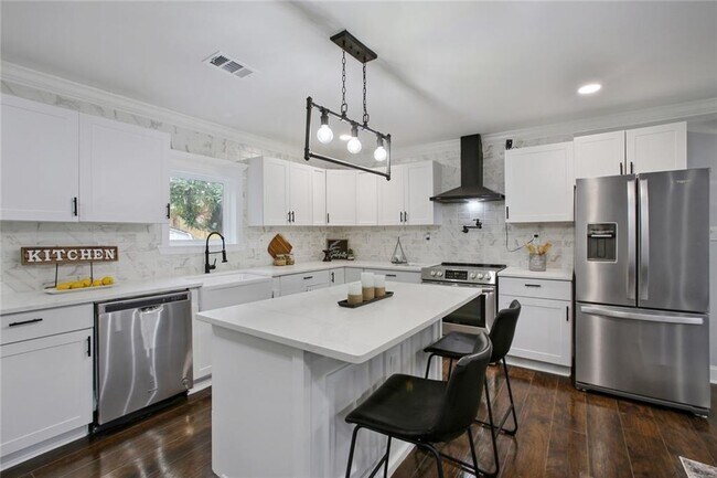 Building Photo - 3499 Fairlane Dr NW