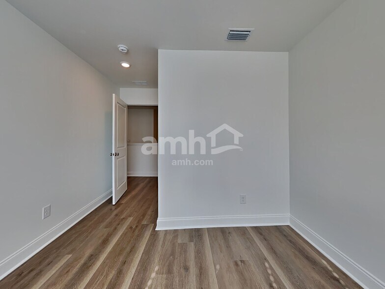 Building Photo - 168 Portside Pk Dr