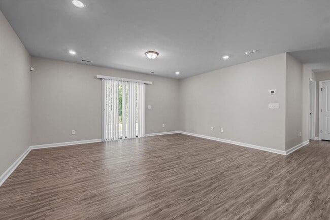 Building Photo - 205 Abercorn Wy