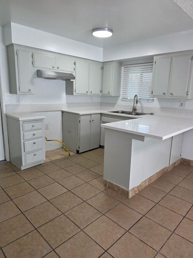 Building Photo - OPEN HOUSE 9/6/2025 From 12pm-2pm 3bed 2 B...