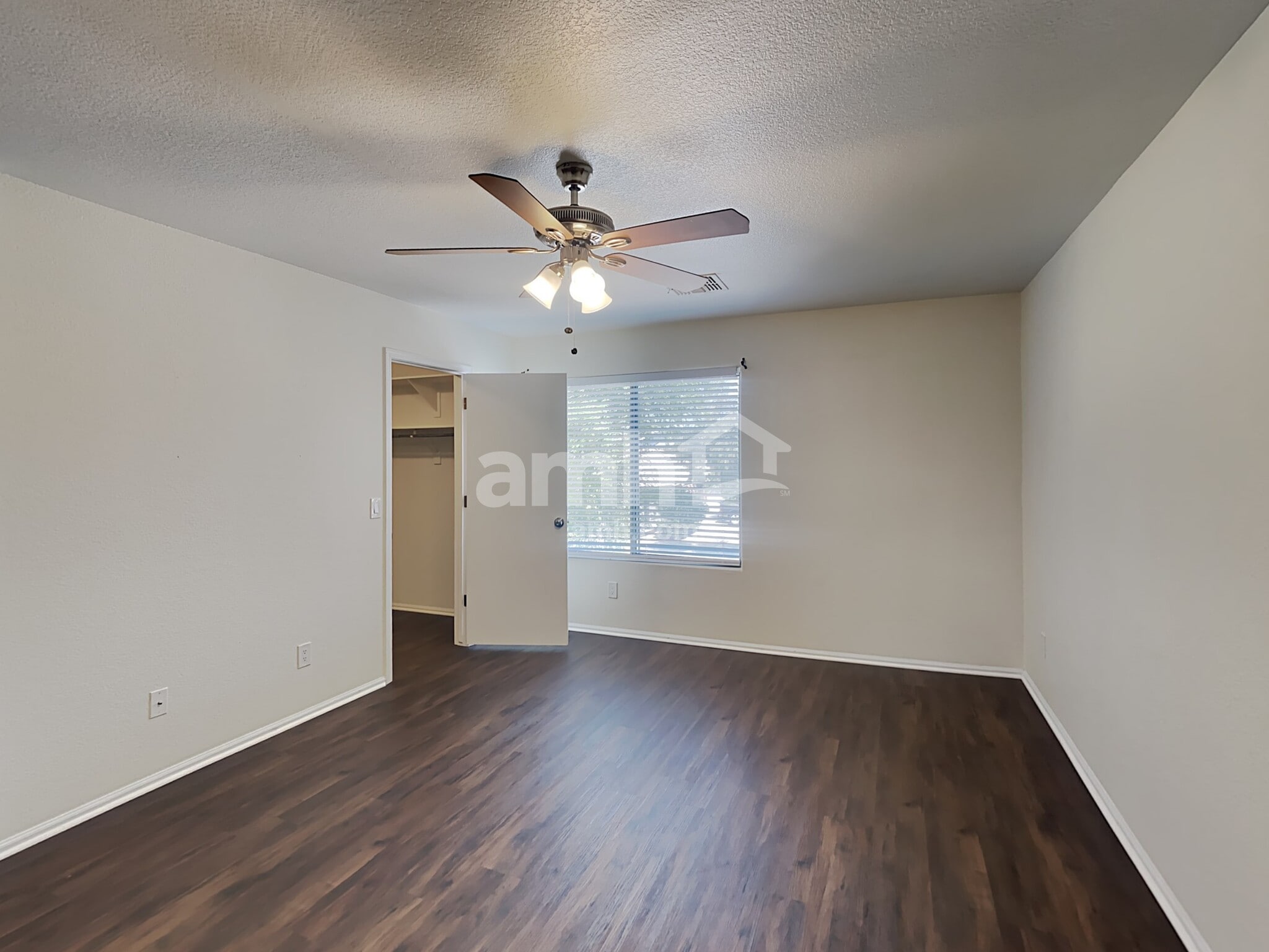 Building Photo - 16007 W Moreland St