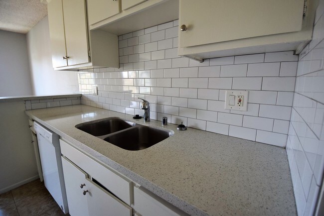 Building Photo - 4930 Whitsett Ave