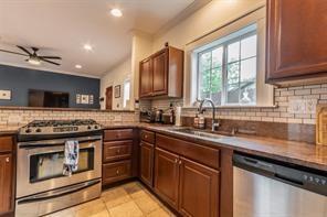 Building Photo - 2415 Durwood St