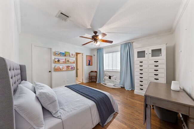 Building Photo - 12210 Ravenmoor Dr