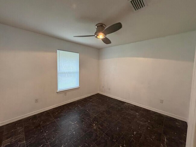 Building Photo - 410 Wildwood St