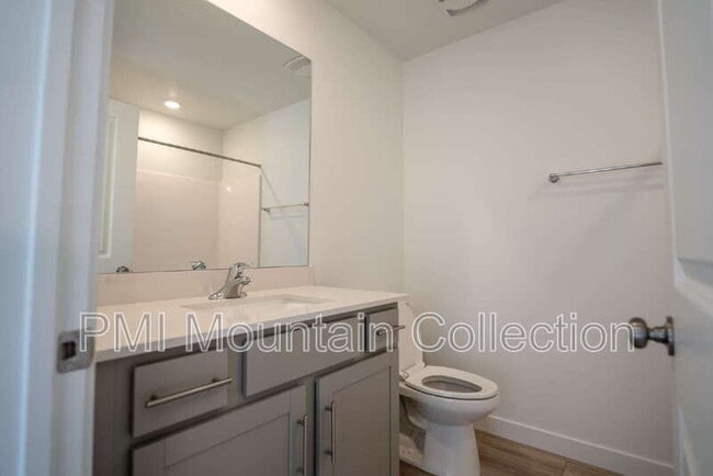 Building Photo - 2484 Wildwood Ln