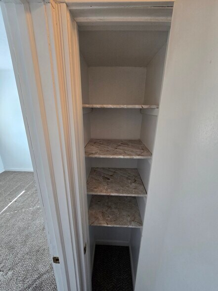 Building Photo - 935 E Huron River Dr