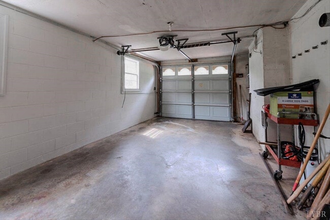 One Car Garage - 185 Charldon Rd