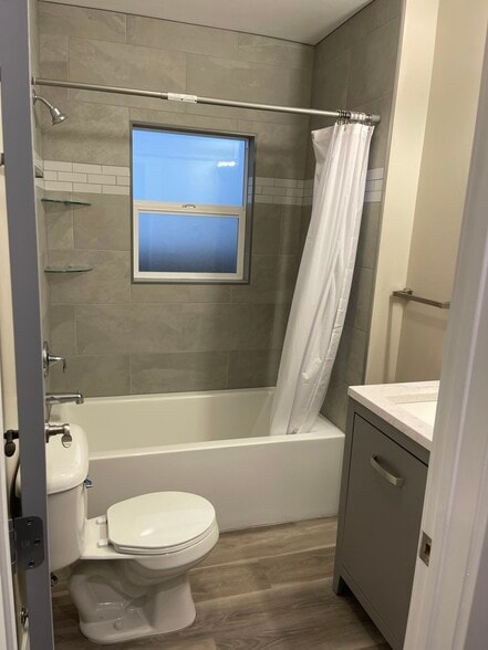 Bath - 503 Colorado St