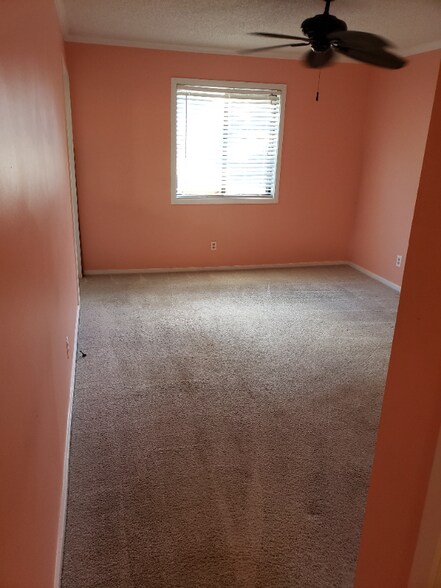 Building Photo - 4015 Fairway Dr