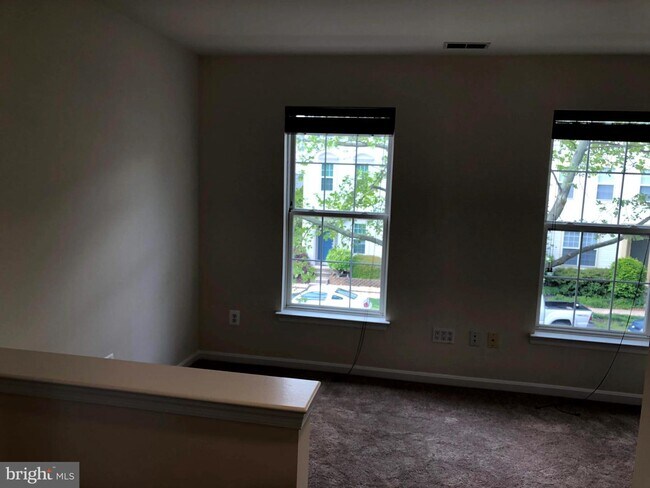 Building Photo - 43533 Mink Meadows St