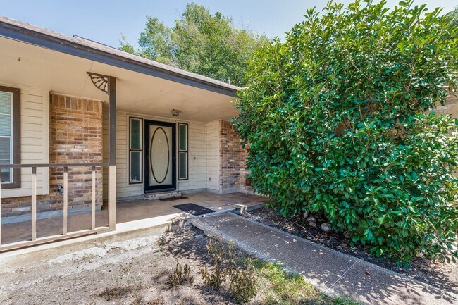 Building Photo - BEAUTIFUL SINGLE-STORY HOME IN WOODCREST