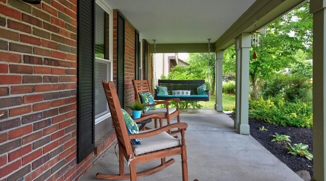 Building Photo - 303 Greenglade Ave