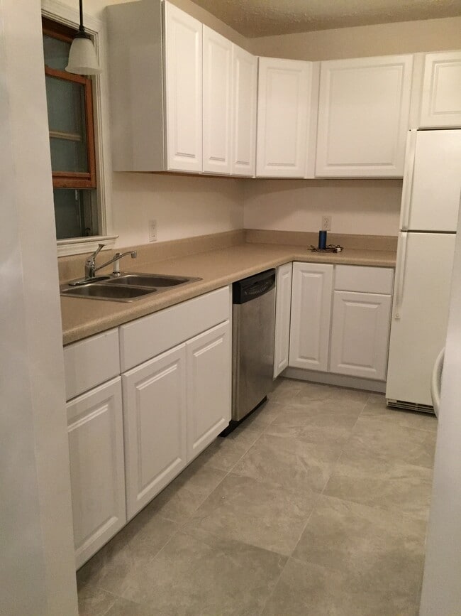 Primary Photo - 727 6th Ave S