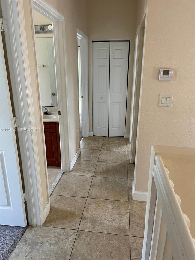 Building Photo - 380 NE 31st Terrace