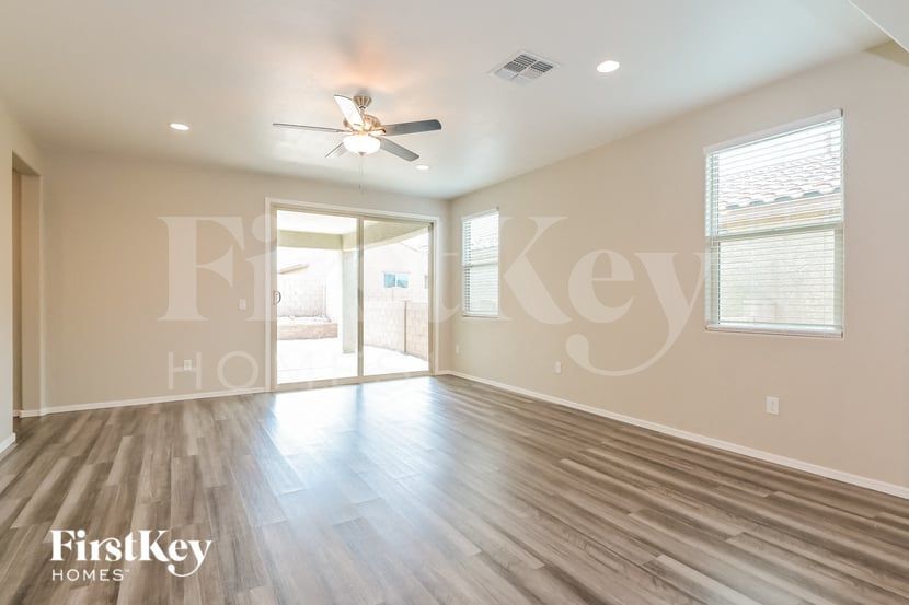 Building Photo - 14216 E Axle Dr