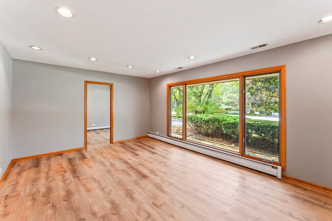 Building Photo - 2226 Shannondale Dr