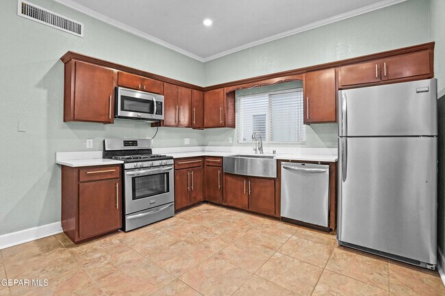Building Photo - 711 Upson Dr